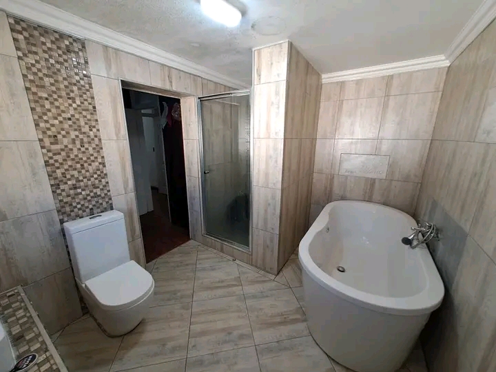 Beautiful 3 bed 2.5 bath house available for   in Meredale