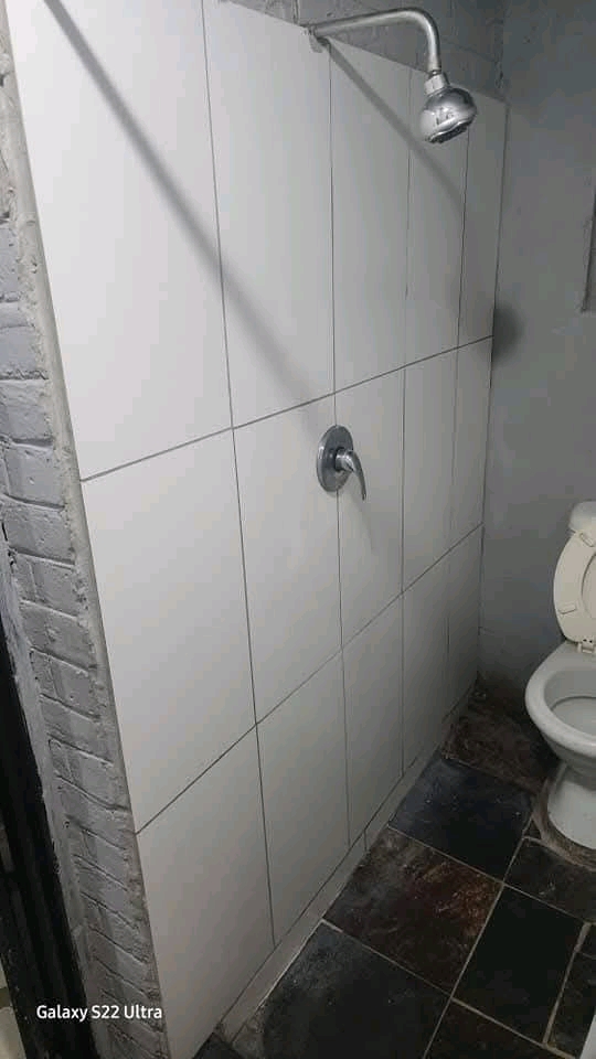 Self contained room (toilet and shower) avail  in Oakdene