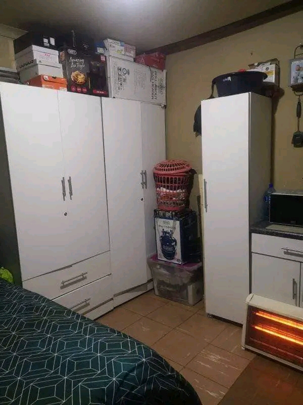 Room to rent at north next to shoprite availa  in Zola