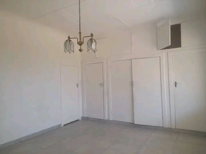 2 bedroom cottage house to let in queen stree  in Kensington