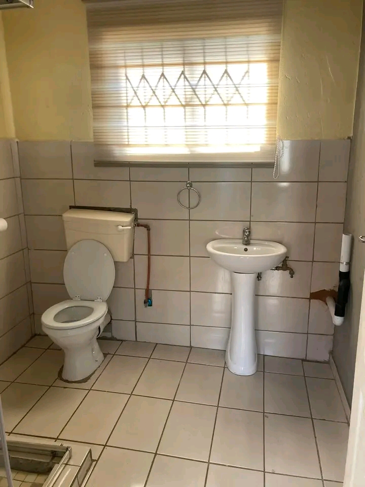 Newly renovated single room available to rent  in Vosloorus