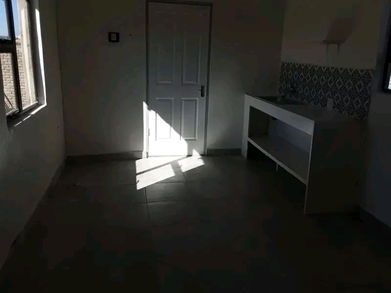Vacant ensuite available in zone 4. r3100.00+  in Diepkloof