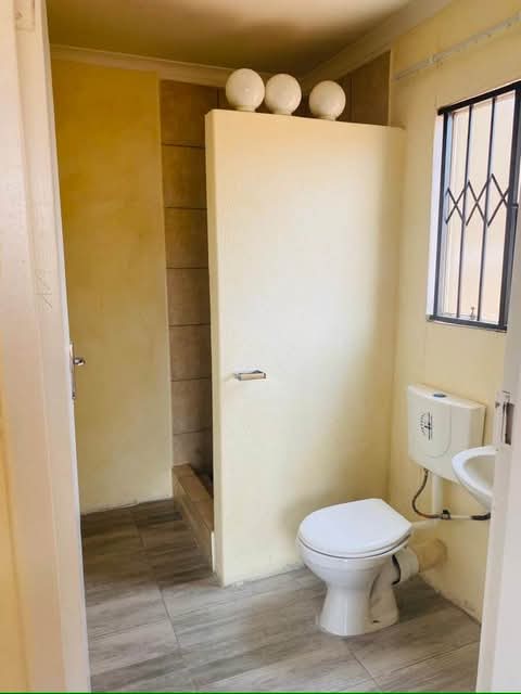 3 bedroom house 🏠 available ext 20 for mor  in Protea Glen