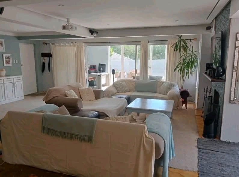 A stunning fully furnished 4 bed and 3 bath s  in Randburg