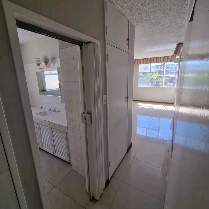 En-suit room: r4,000.
double room: r3,500.
  in Sunnyside
