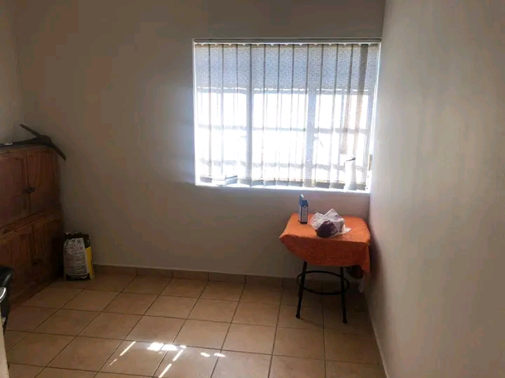 3 bedroom with 1 bathroom house to let in  eu  in Germiston