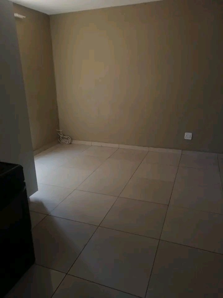 2 bachelor rooms available to rent in ext 36   in Olievenhoutbosch