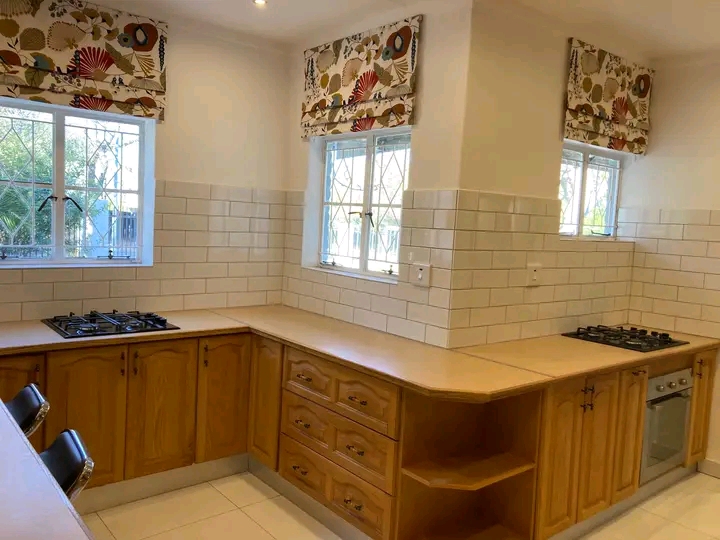 Room to rent in house-share, r4,350.00, for a  in Ferndale