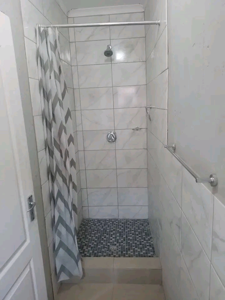 Bachelor room to rent at moagi estate eastfie  in Vosloorus