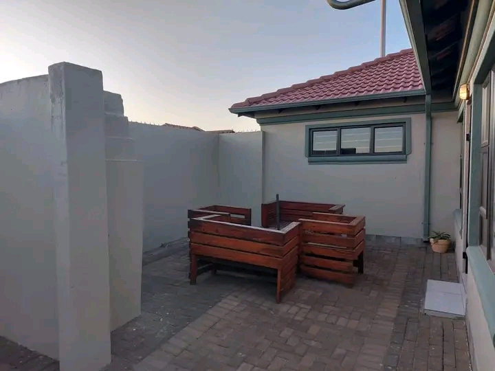 Neat room accommodation in close proximity to  in Vosloorus