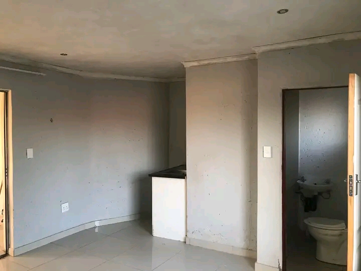 Room available in ext 8 immediately 
room ha  in Cosmo City