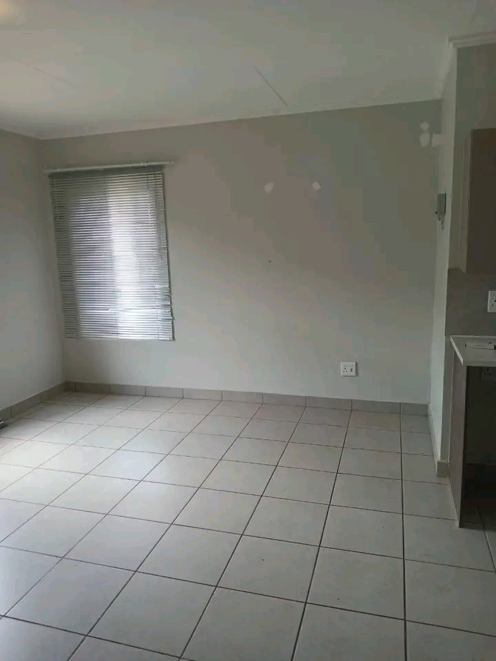3 bedroom house to lease in 44 for r6500

f  in Soweto