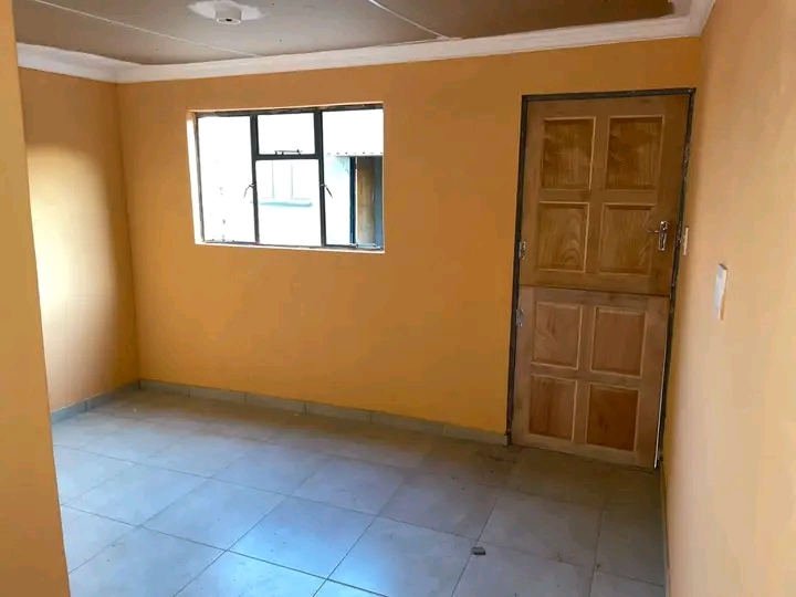 Room available 1st of june in ext 3 not far f  in Langaville