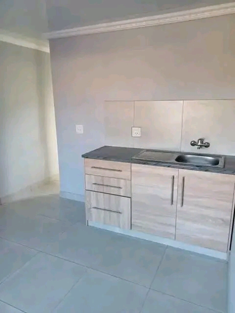 Fritted bachelor room available to rent immed  in Midrand