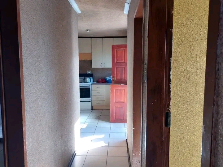 2 bedroom house available in marimba for 4500  in Vosloorus