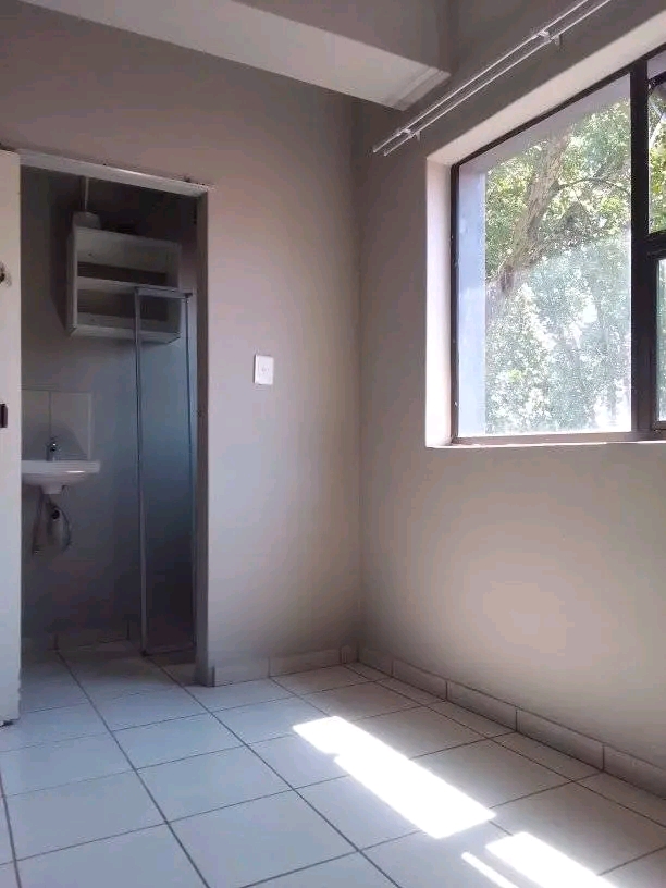 Bachelor s flats to rent in 130 hunter and be  in Yeoville