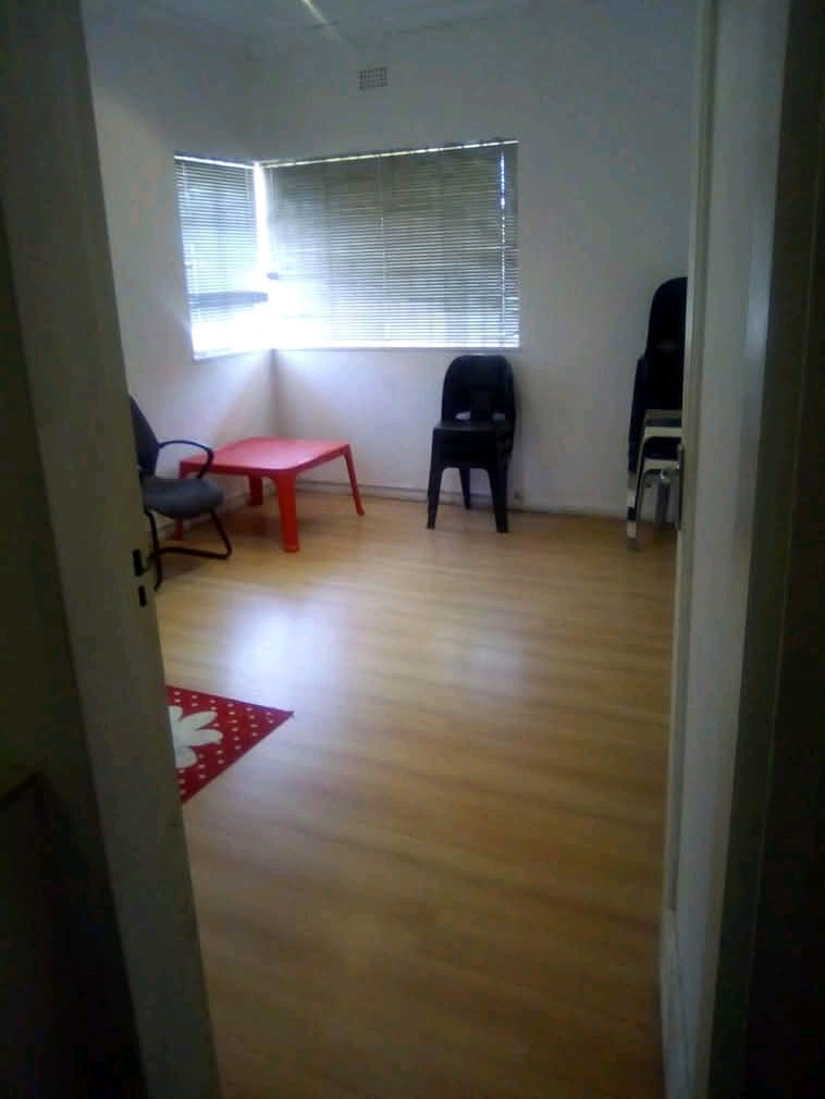 Beautiful space to rent ideal for a couple or  in Bramely