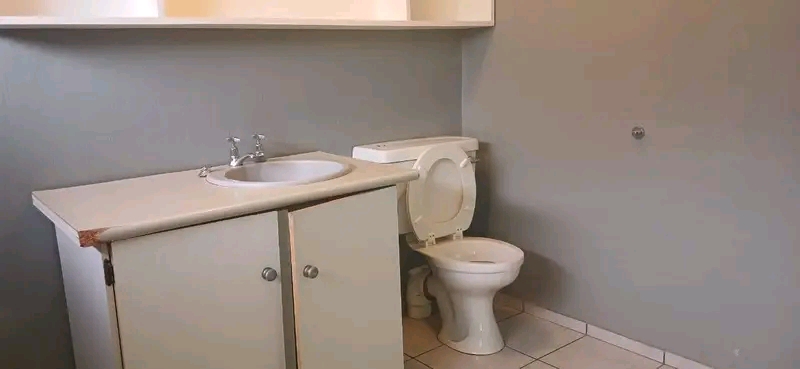 2 bedroom cottage for 8000 water and electric  in Kensington