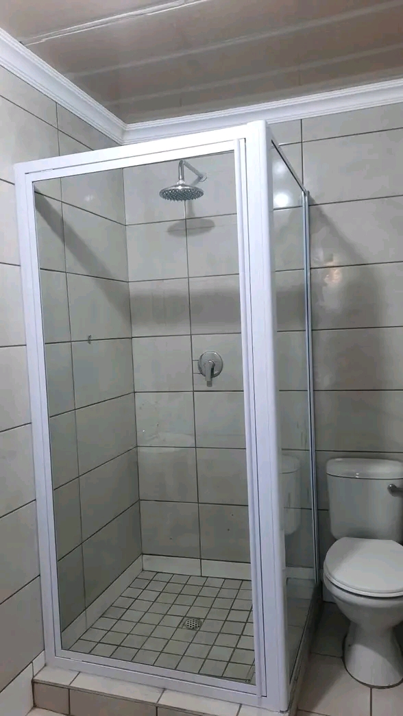 Ensuite available immediately for rental with  in Naturena
