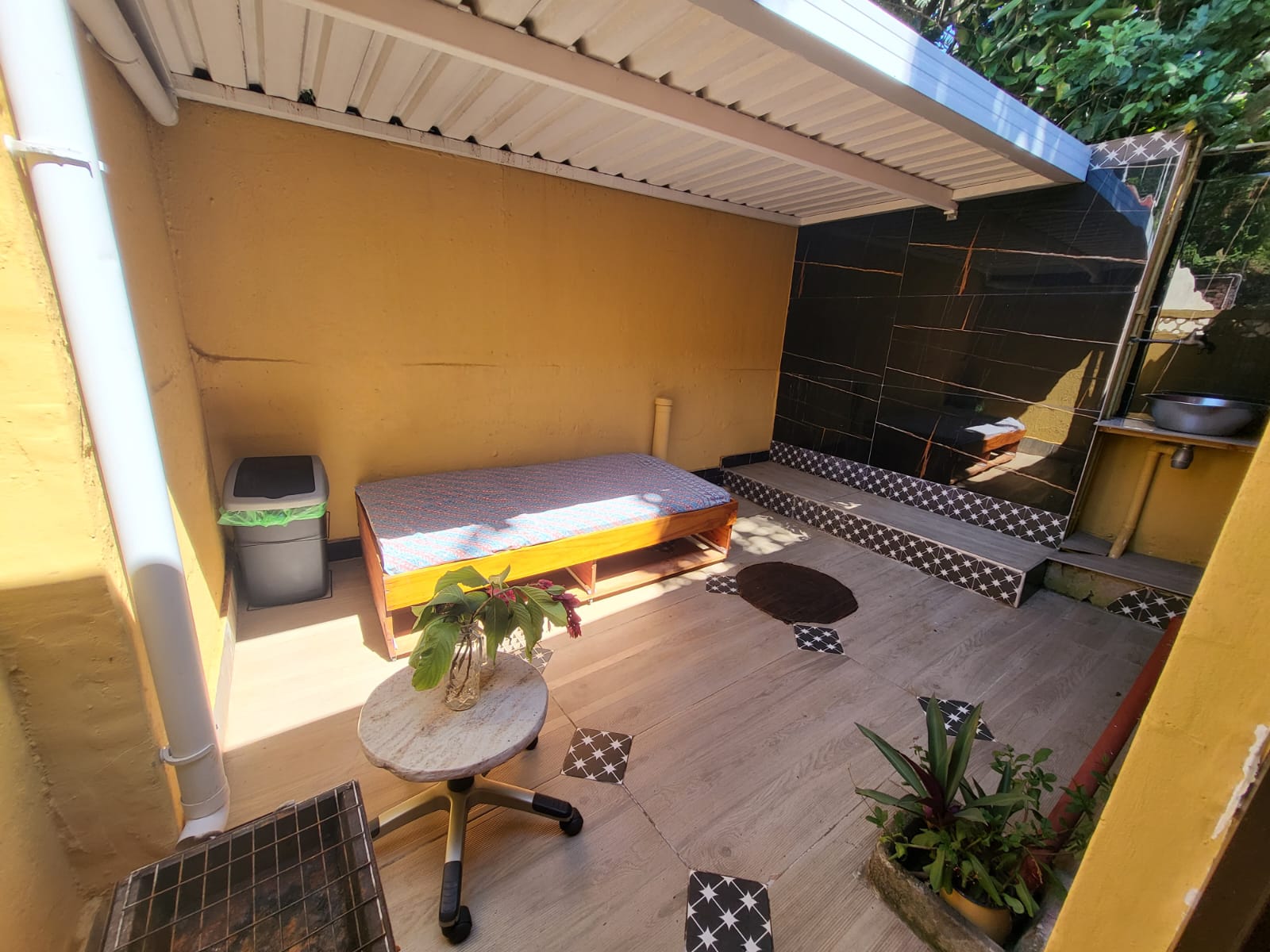  gem of manor  
short term 

situated in w  in Durban
