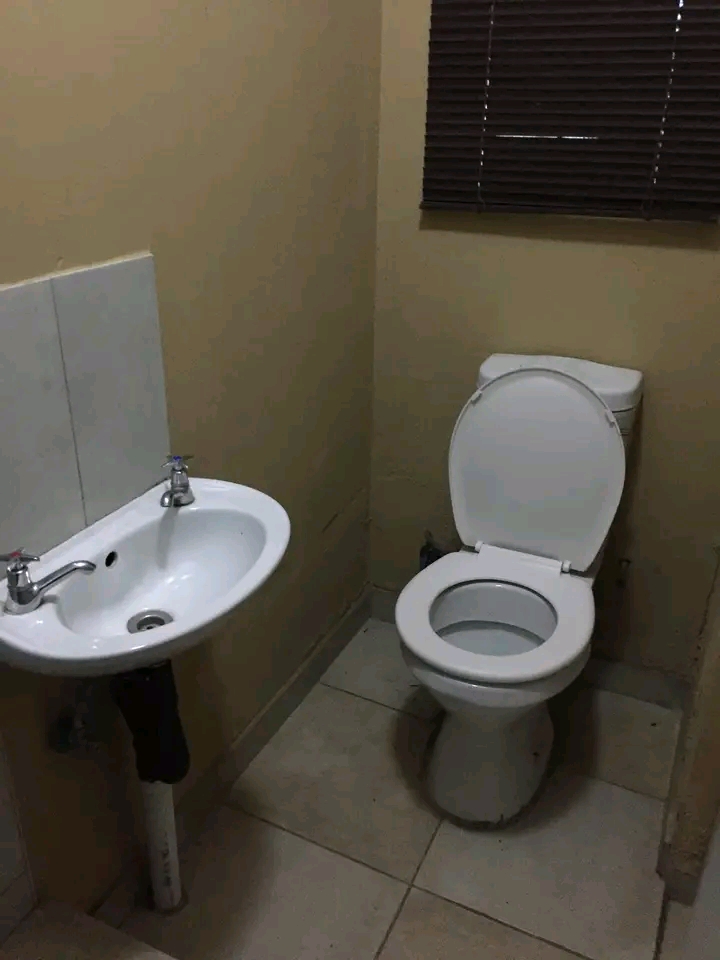 2 room zozo at orlando east opposite diepkloo  in Diepkloof