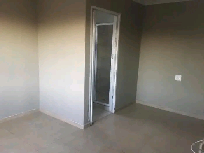 I have a room to rent in ntabansimbi. for r20  in Thokoza