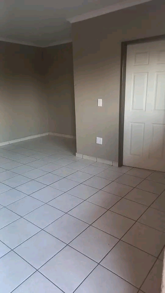 Spacious cottage available for rent in extent  in Cosmo City