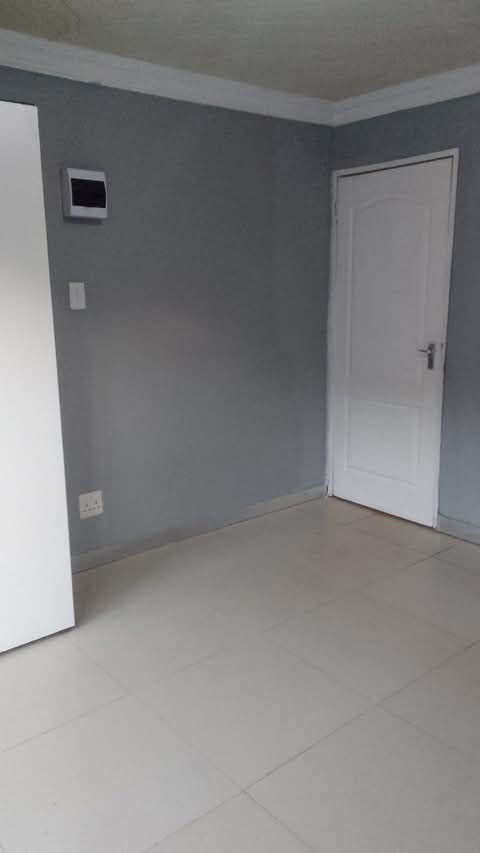 Bachelor to rent in c5, next to moretele park  in Mamelodi West