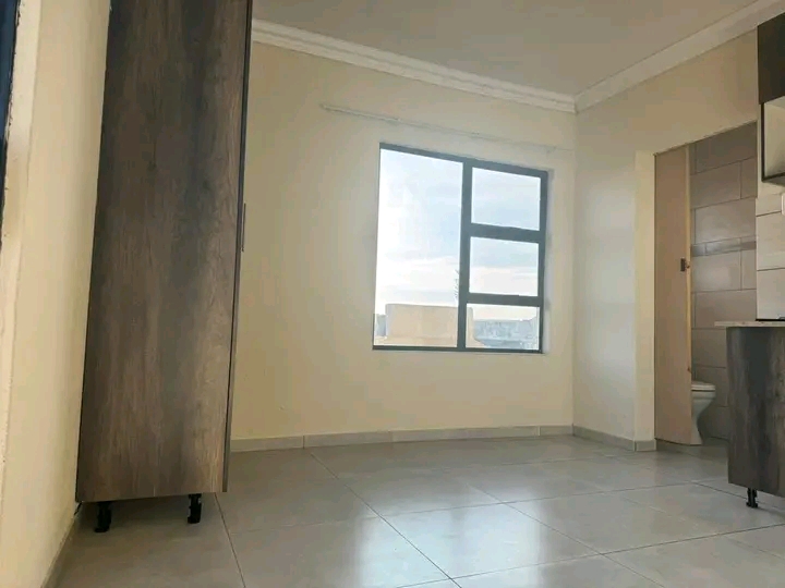Bachelor room available in ext 36.

bachelo  in Olivenhoutbosch