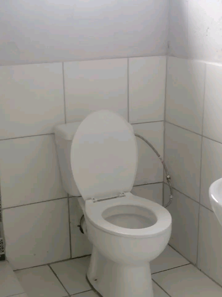 2 bedroom cottage upstairs 
available 1st of  in Norkem Park