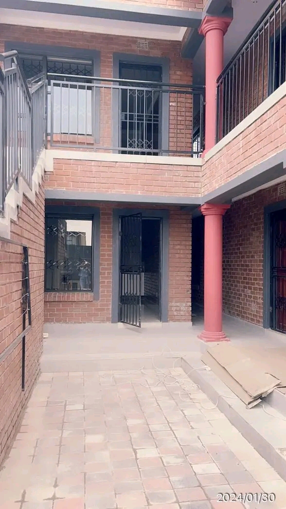 Bachelor available for rent 🏠  centurion e  in Olievenhoutbosch