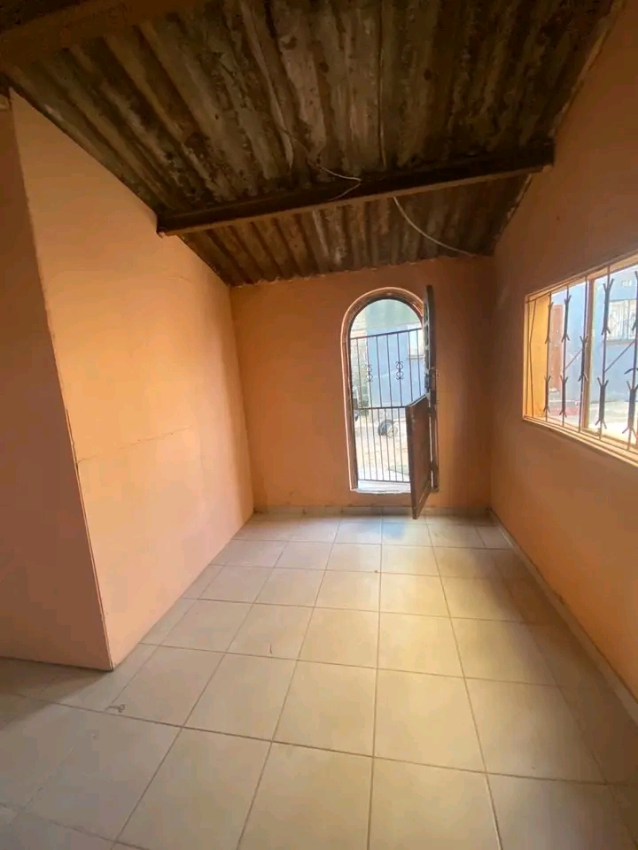 Rdp available immediately near shoprite, 3k n  in Kaalfontein