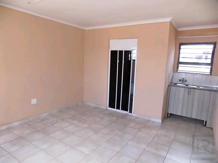 Beautiful ensuite room available to rent
ren  in Protea Glen