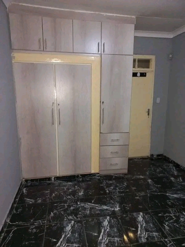 3 bedroom house with 2 bathroom house to let   in Kensington