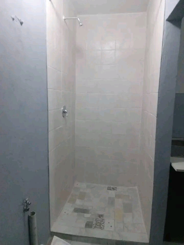 Bachelor available in ex1 
for 2500 deposit   in Rabie ridge