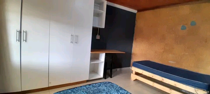 Room to rent in ce2 r2800

neat and spaciou  in Vanderbijlpark