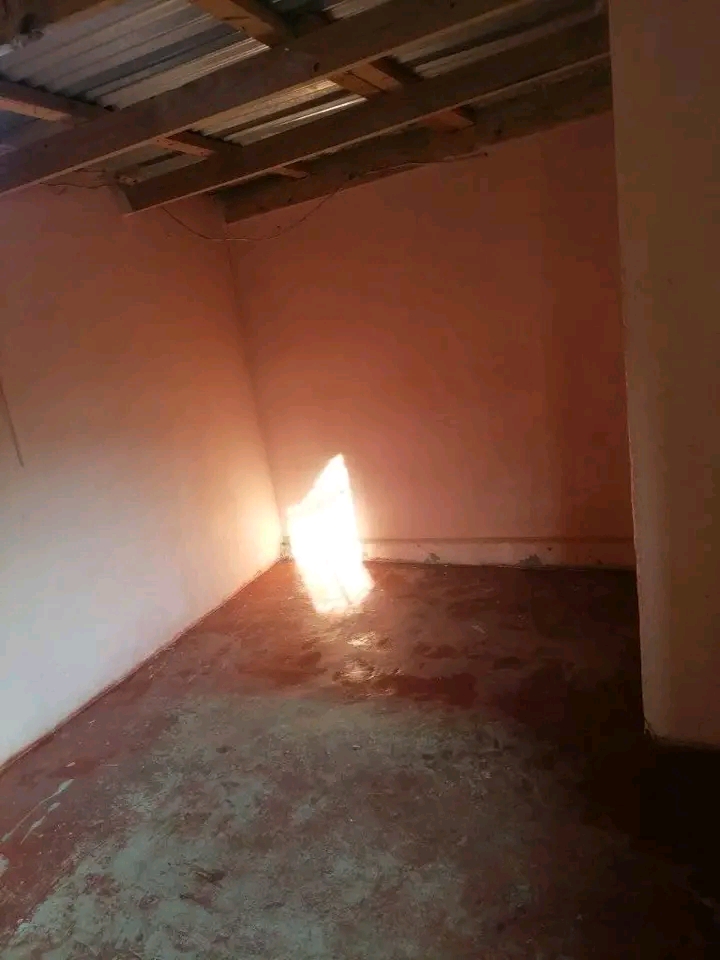 Room to rent available ivory 3 ema 11 r900 el  in Ivory Park