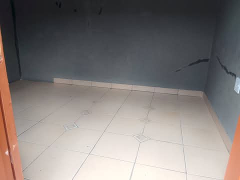 Standard room available ext9 walkable distanc  in Ivory Park