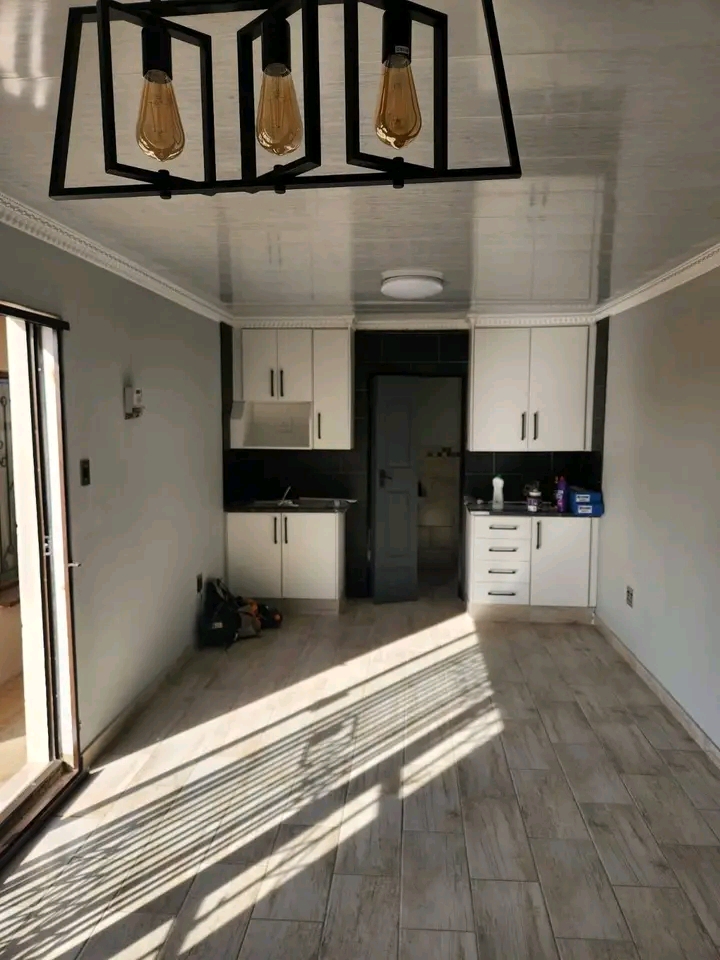 Big ensuite available immediately in gardens   in Dobsonville