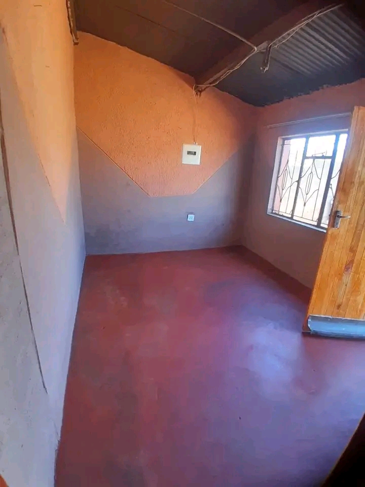 2 room available  maokeng section 
-well pai  in Tembisa