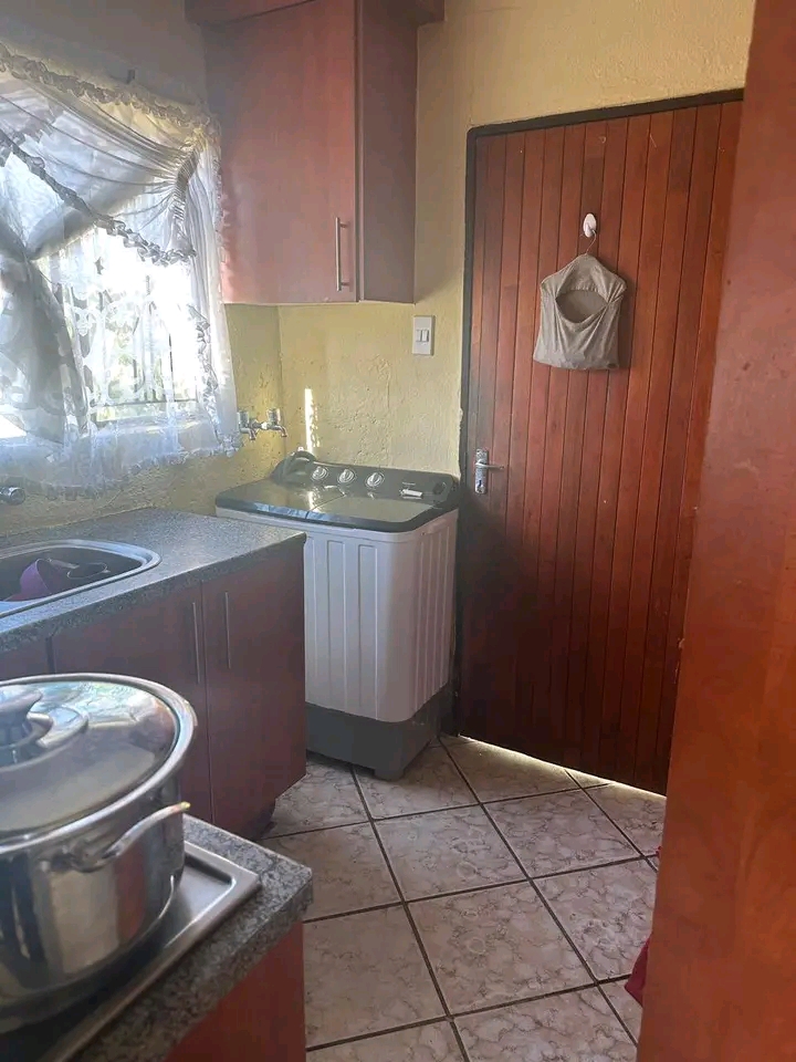 2 bedroom house to rent.
thus calmly house t  in Birch Acres