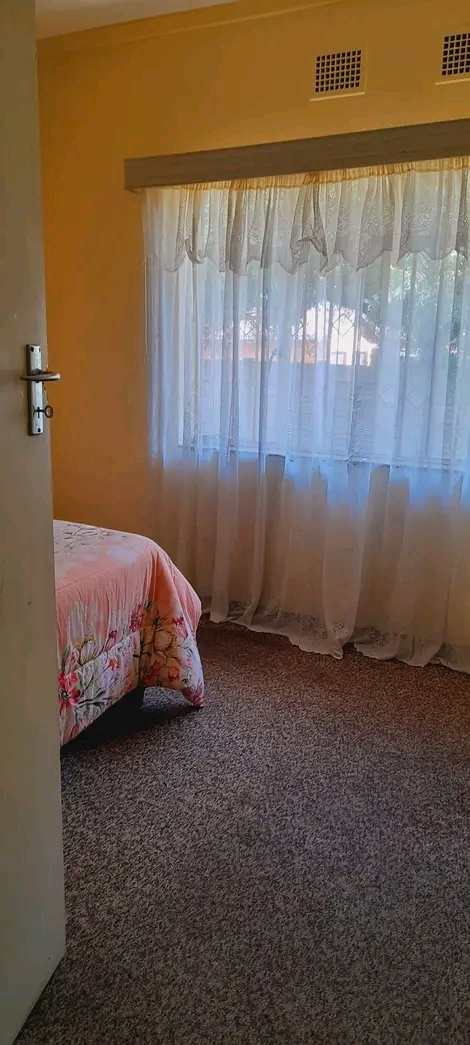 1 room at a commune house available immediate  in Vanderbijlpark