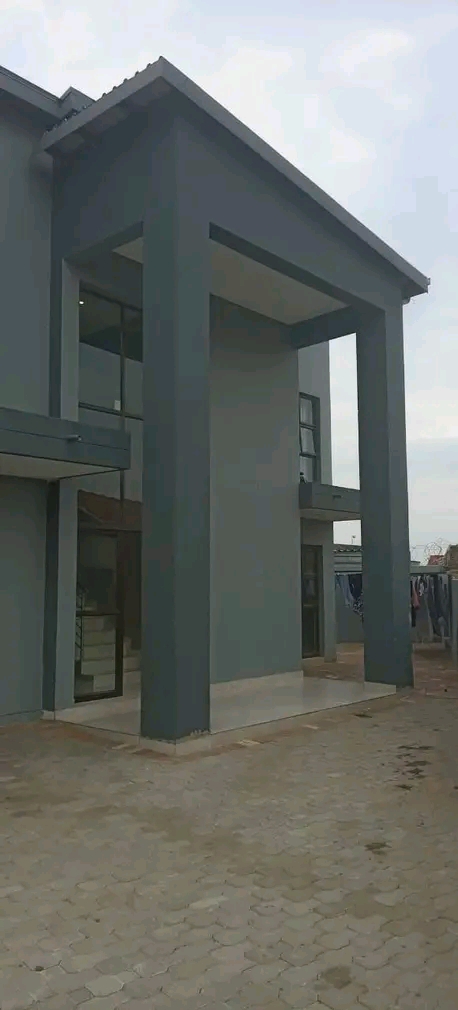 Rental friendship town
open plan bachelor 
  in Midrand