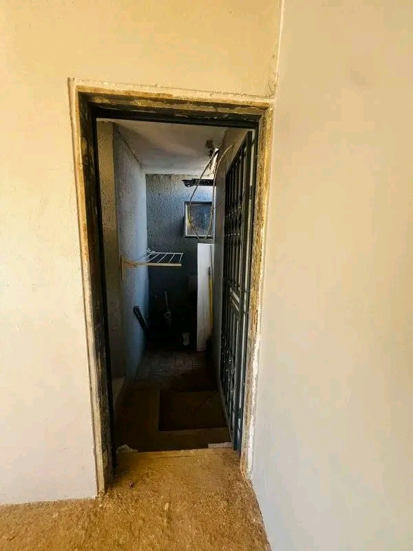 Room available at ext 71
*rent is r3000.
*t  in Clayville