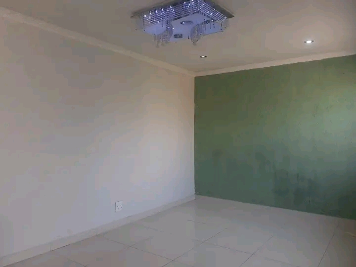 Room to rent in ext 7 next to flat s and golf  in Eldorado Park