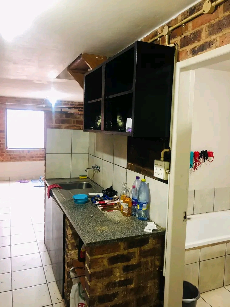 2 bedroom to share  r1350 per person  in Johannesburg