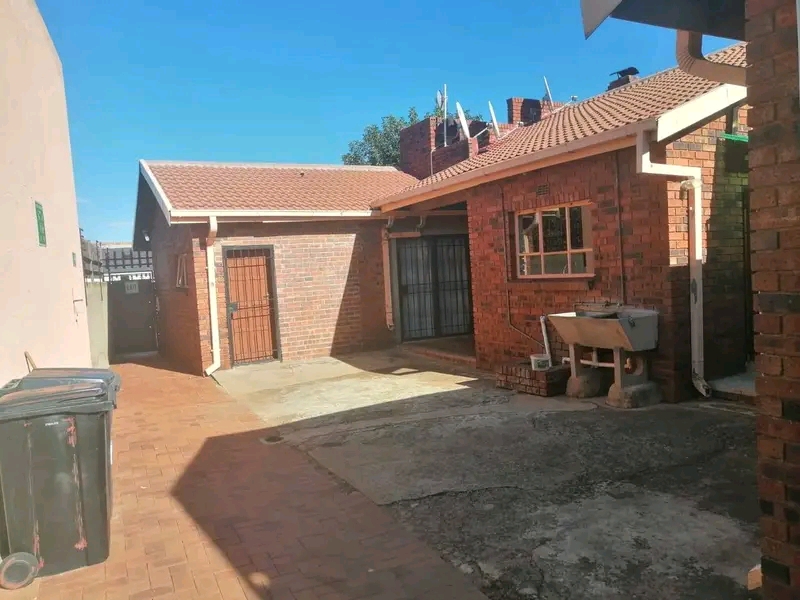 Extension phase2
ensuits available for stude  in Diepkloof
