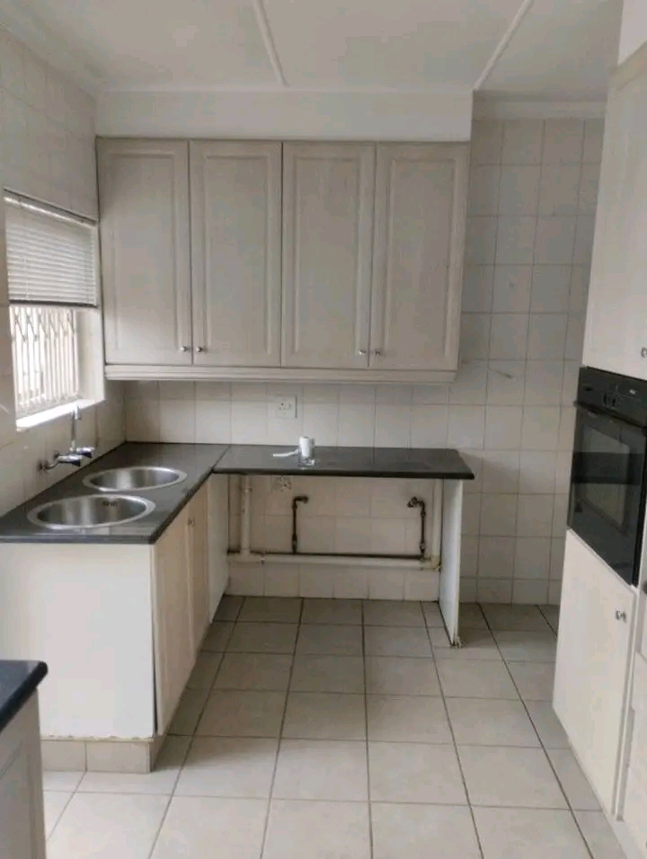 Rooms to let in 6 camelia street. parking is   in Wychwood
