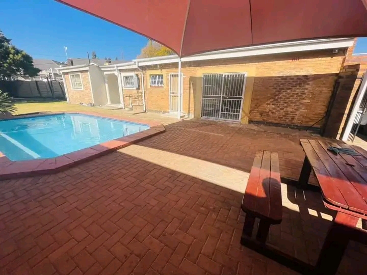 A 1 bedrooms cottage consists of lounge,kitch  in Allen Groove