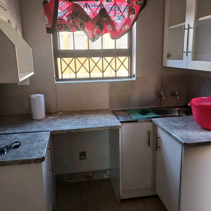 2 bedroom house -with 2 outside rooms -to ren  in Clayville